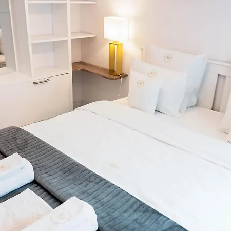 Mennica Residence Patronus Private Apartments * ורשה