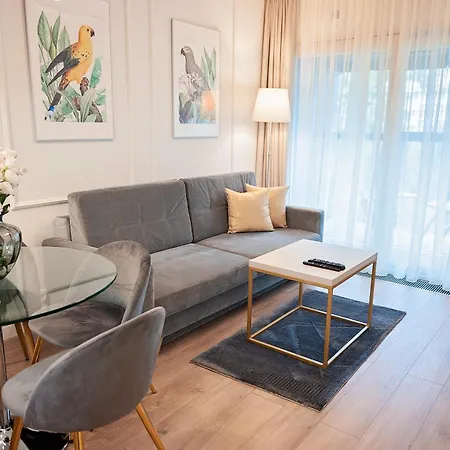 3 In Mennica Appartement